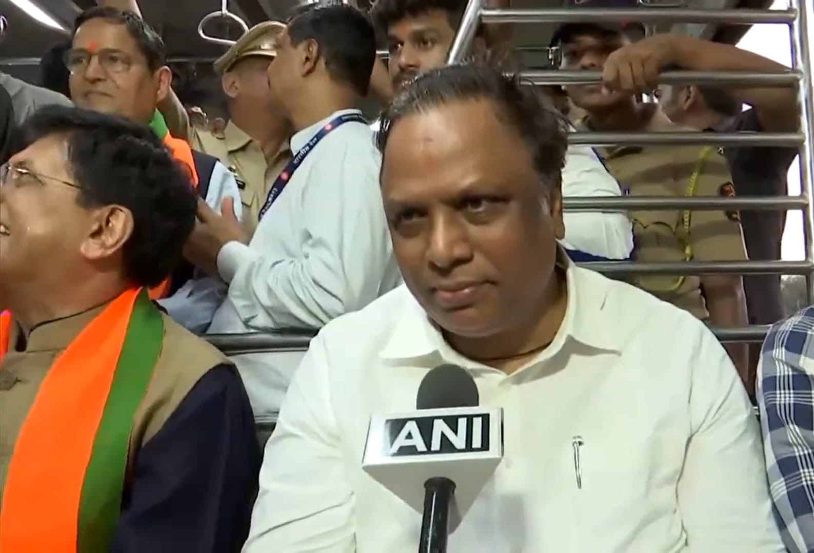 Mumbai BJP Chief Ashish Shelar expressed his confidence in the party’s prospects in the upcoming elections. He boldly declared, “We will win all the six seats in Mumbai. The people of Mumbai will support us and will make us win.